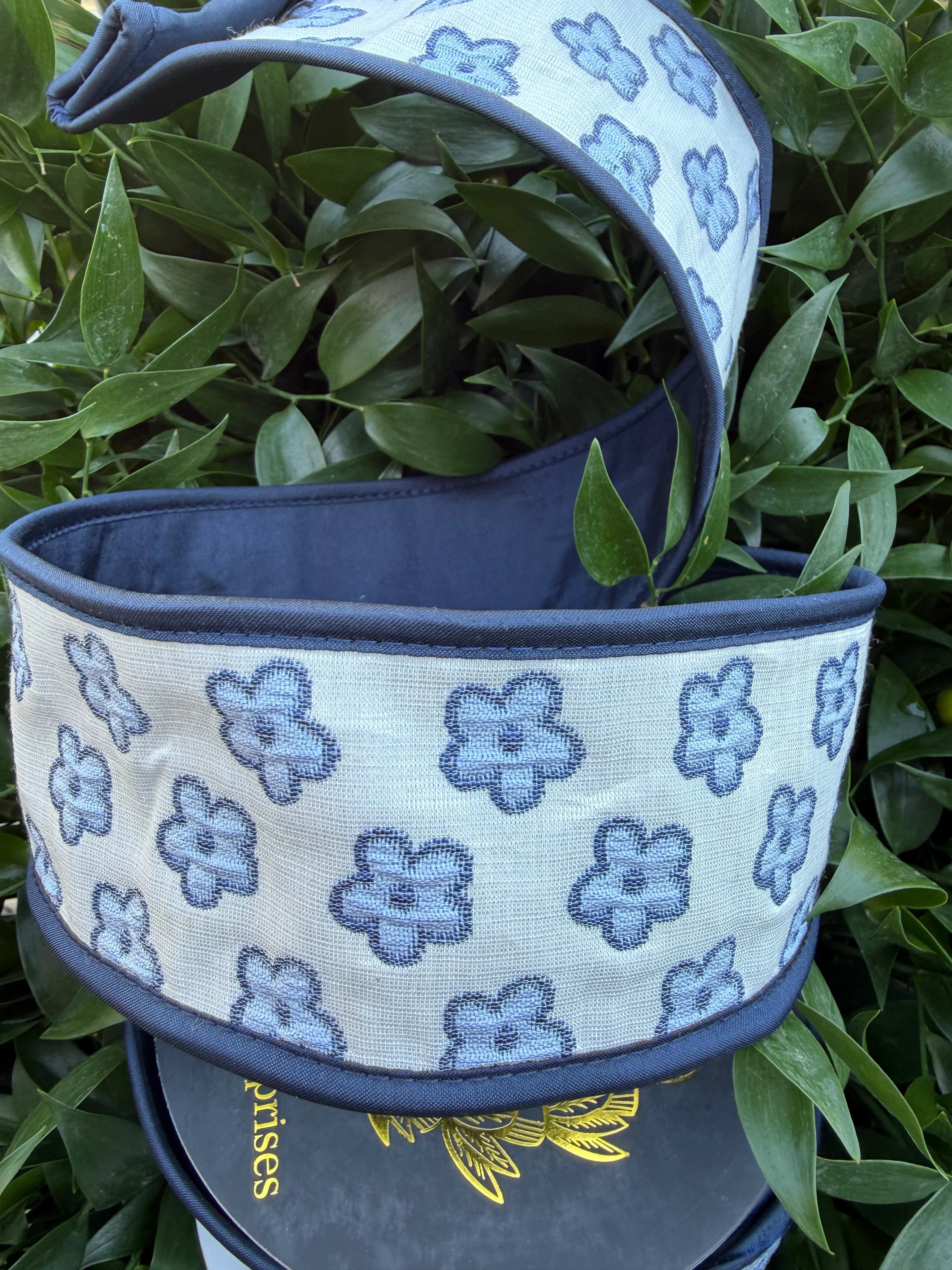 BLOSSOM JACQ/TAFFETA FUSED 2.5"x10YD NAVY HEAVY WIRED RIBBON - Image 2