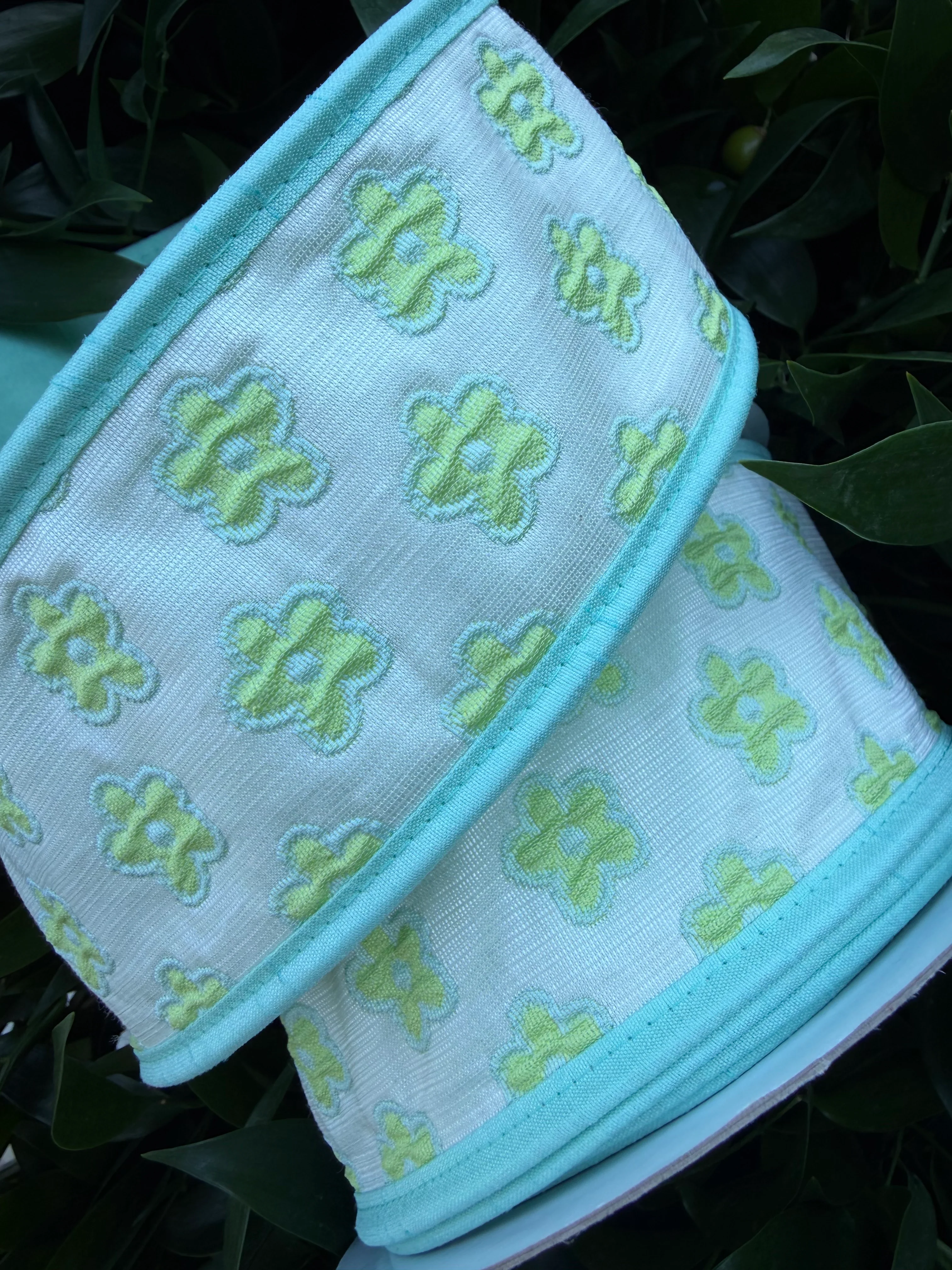 BLOSSOM JACQ/DUPION FUSED 2.5"x10YD GREEN/AQUA HEAVY WIRED RIBBON - Image 2