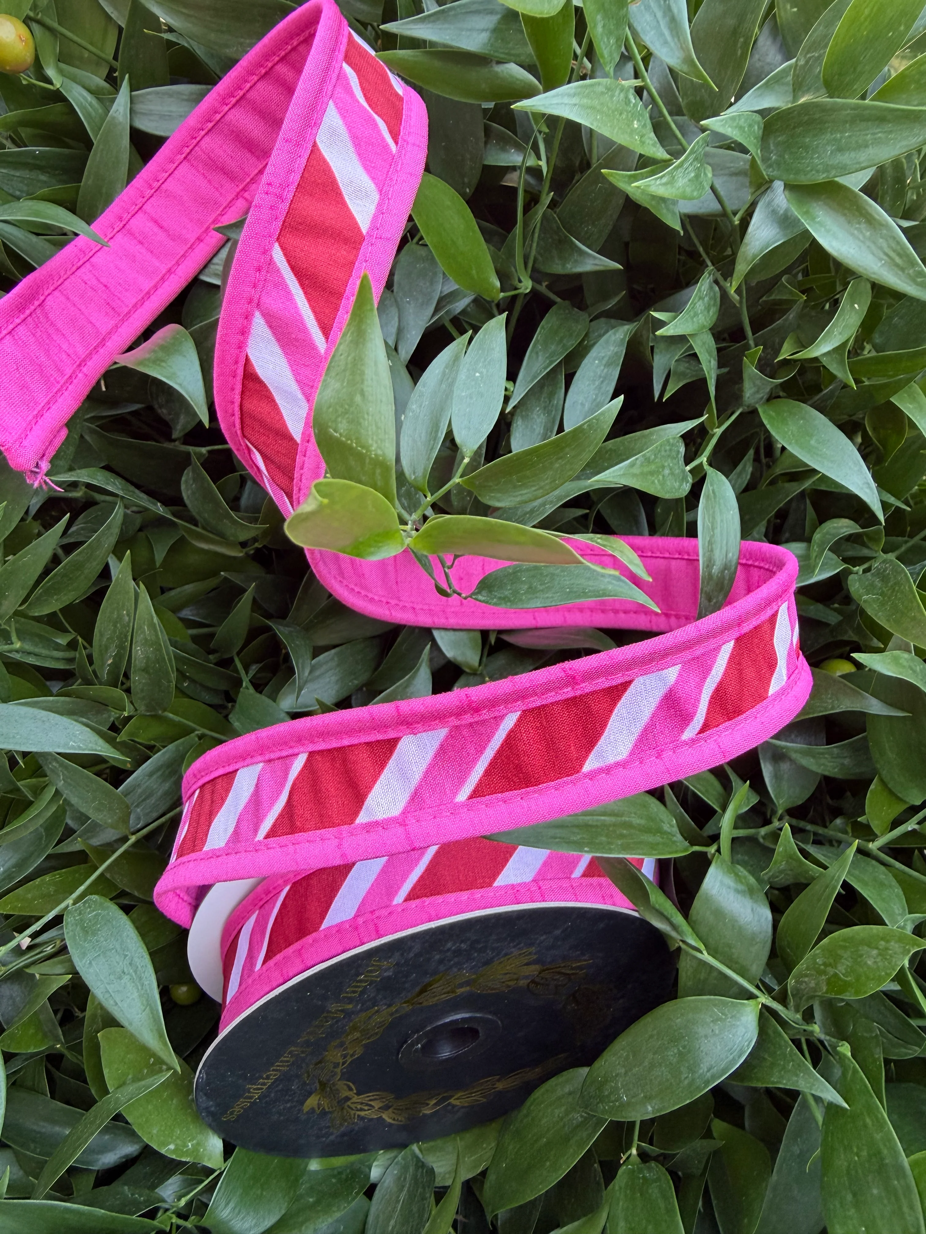 CANDY DIAG STRIPE/DUPION FUSED/PIPING 1"X10YD HOT PINK HEAVY WIRED RIBBON - Image 2