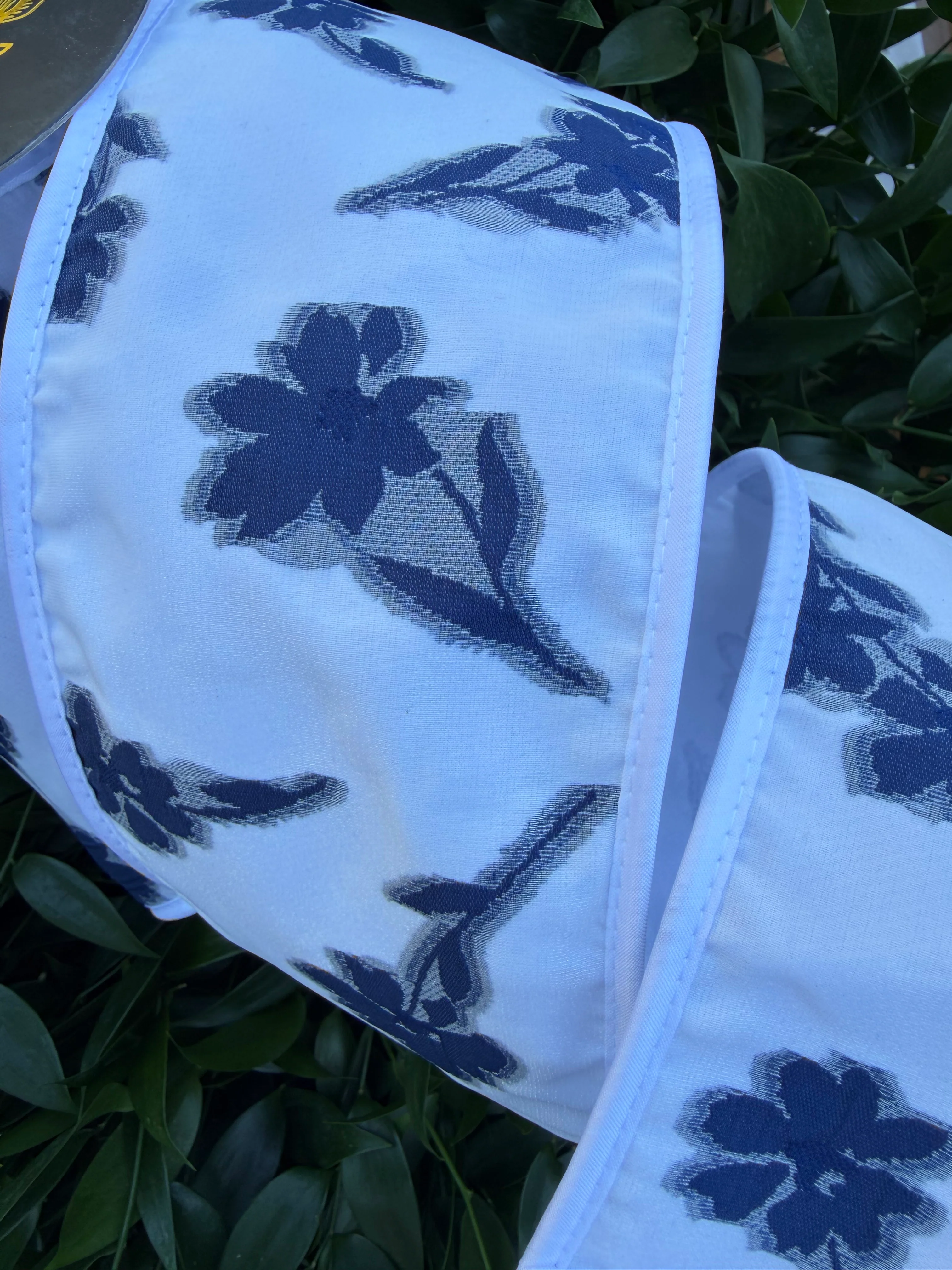 FLORAL SHEER JACQ/FUSED TAFFETA/PIPING 4"x10YD NAVY/WHITE HEAVY WIRED RIBBON - Image 2