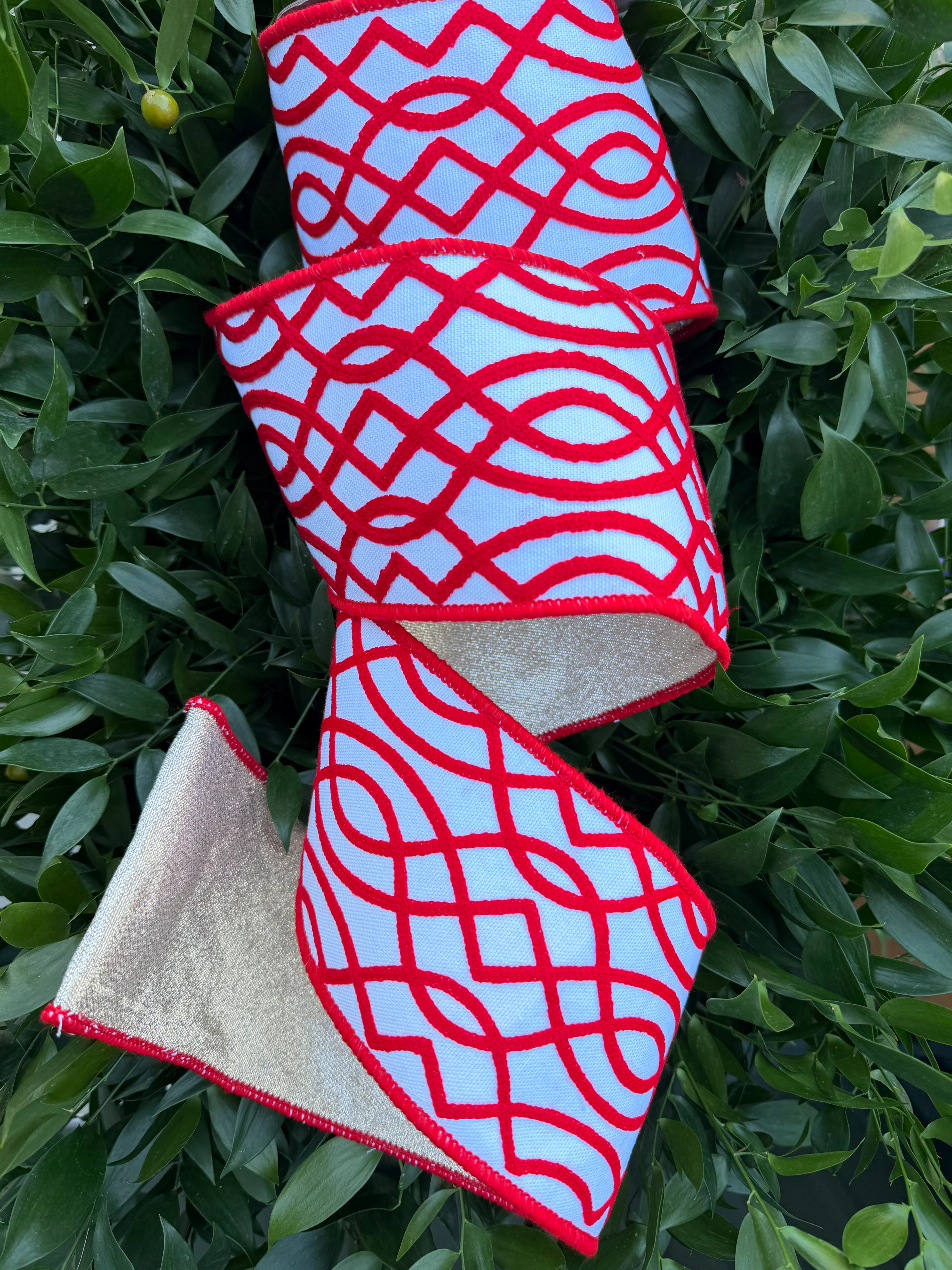GEO LOOPED EMBR CANVAS/SPLASH FUSED 4"X5YD WHITE/RED HEAVY WIRED RIBBON