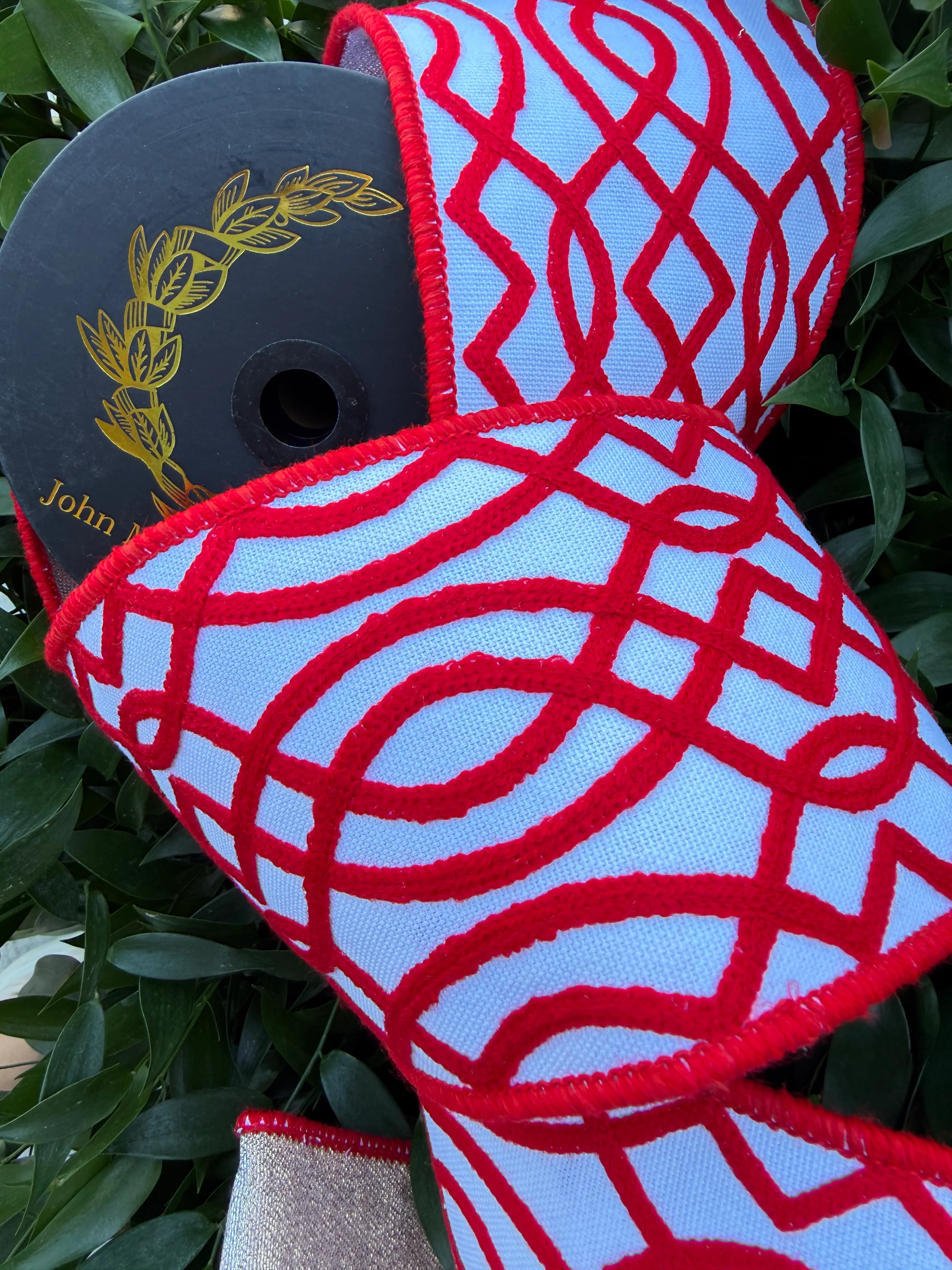 GEO LOOPED EMBR CANVAS/SPLASH FUSED 4"X5YD WHITE/RED HEAVY WIRED RIBBON - Image 2