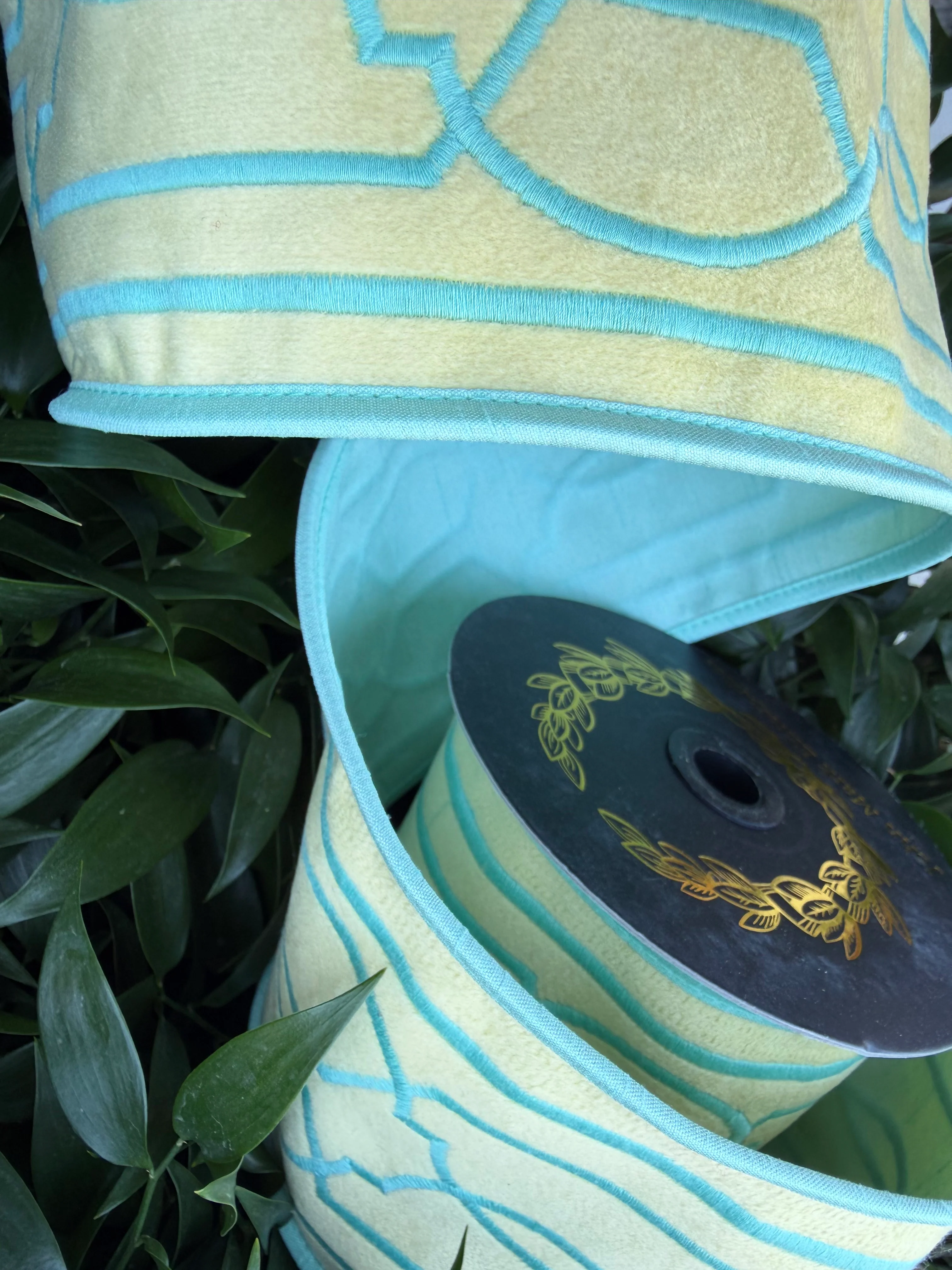 GEO THREAD EMBR DIVINE VELVET/FUSED TAFFETA BACK/PIPING 4"X5YD YELLOW/AQUA HEAVY WIRED RIBBON - Image 2