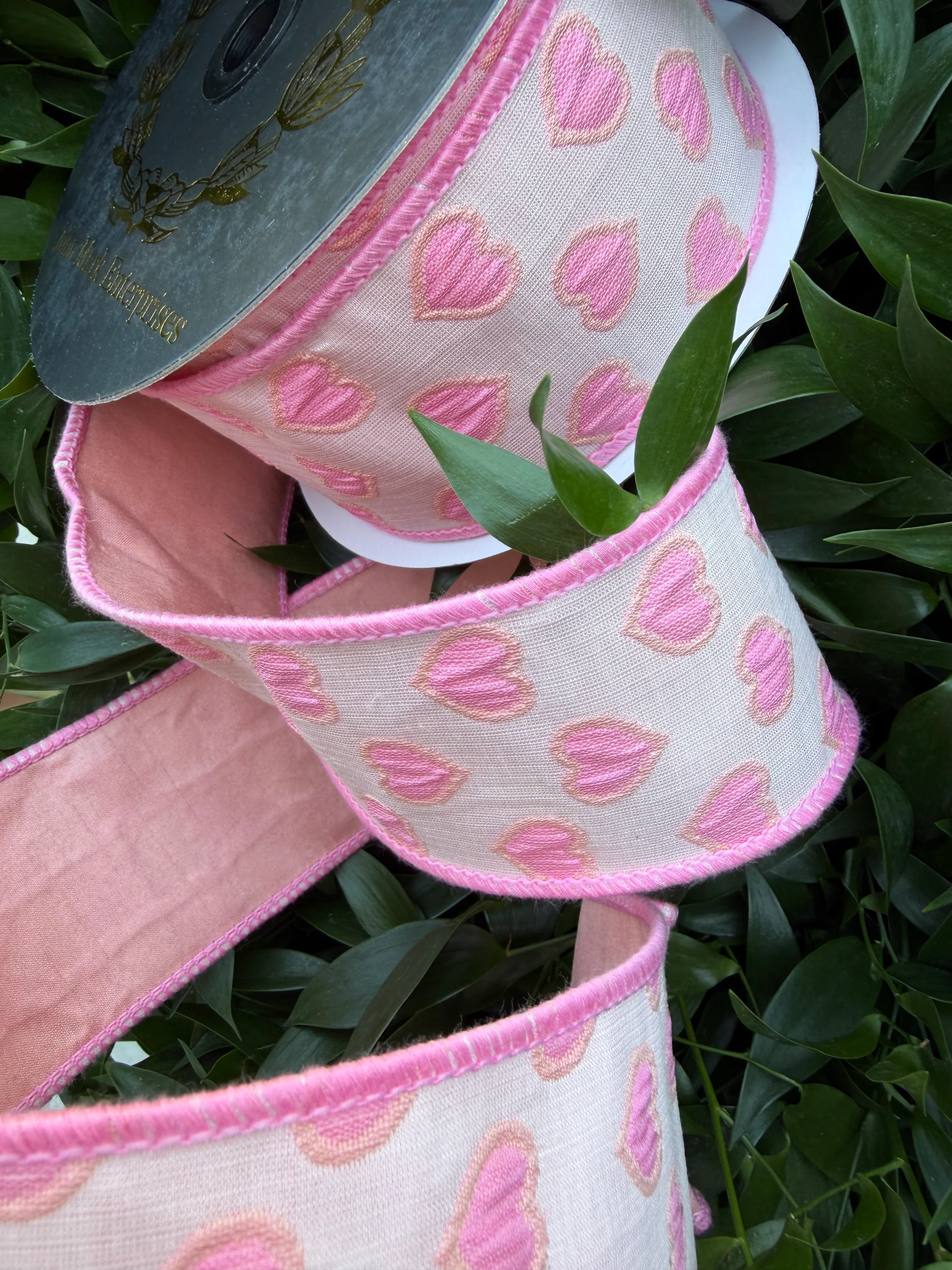 HEART JACQ/DUPION FUSED 2.5"x10YD WHITE/PINK HEAVY WIRED RIBBON - Image 2