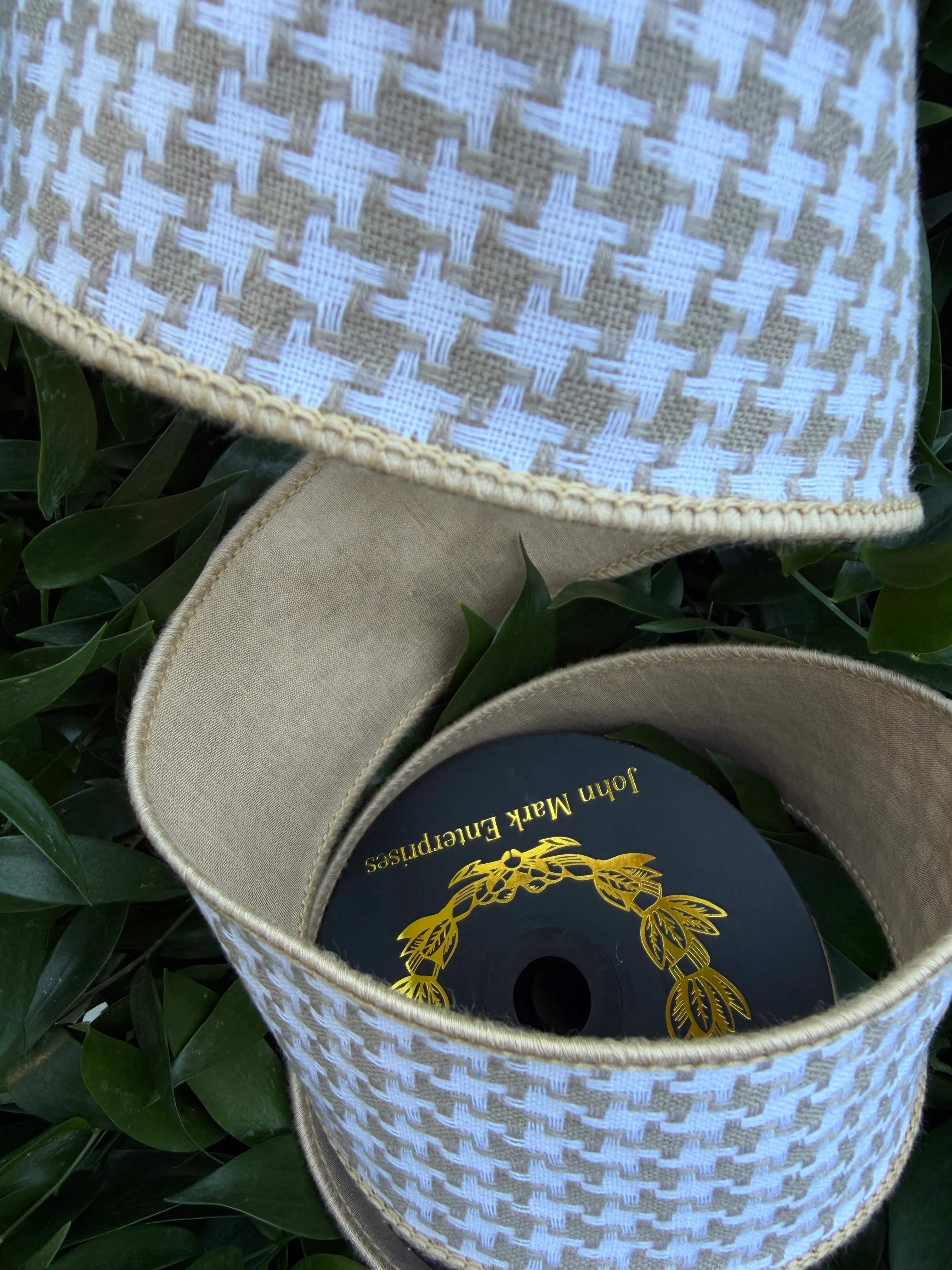 HOUNDS TOOTH/DUPION FUSED 2.5"X10YD TAN HEAVY WIRED RIBBON - Image 2