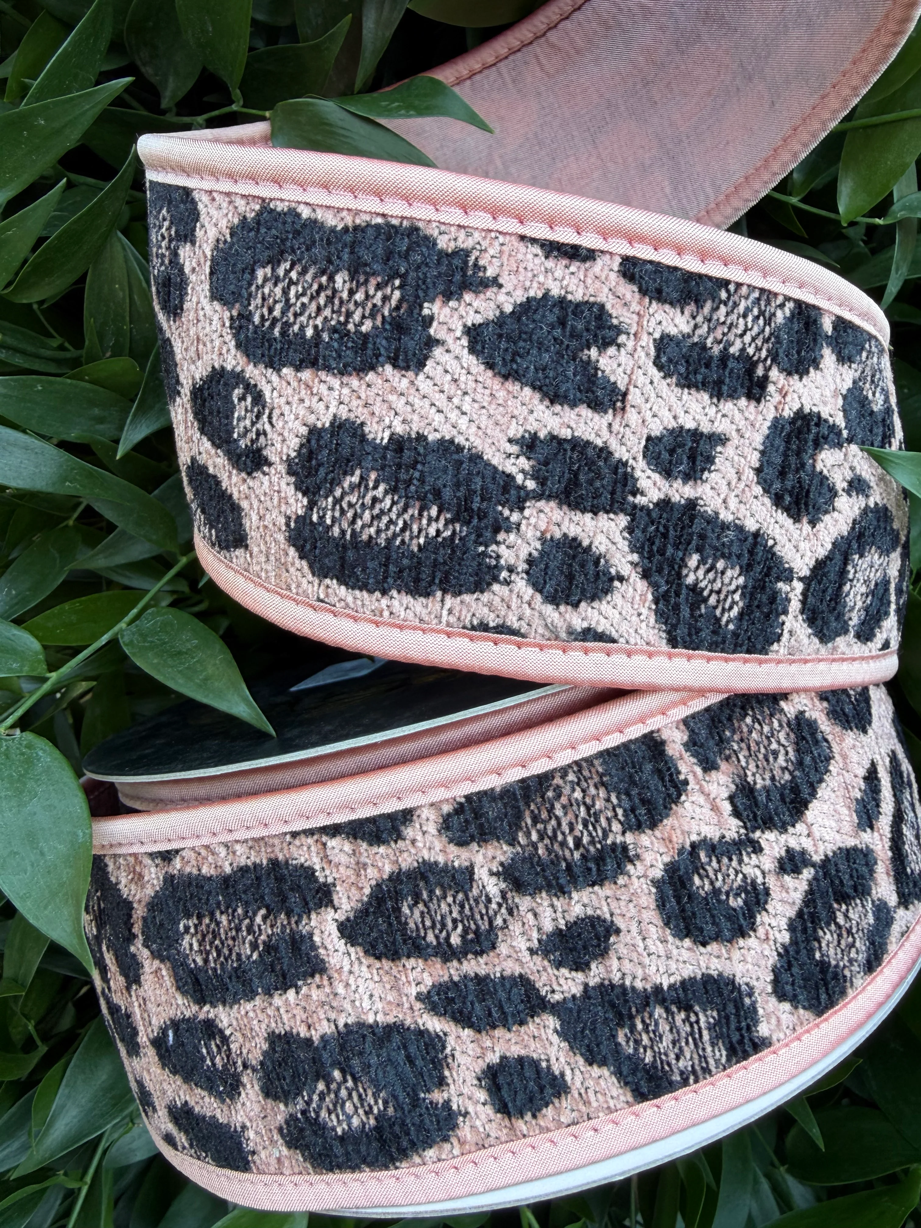LEOPARD CHENILLE JACQ/DUPION FUSED/PIPING 2.5"X10YD PINK HEAVY WIRED RIBBON - Image 2