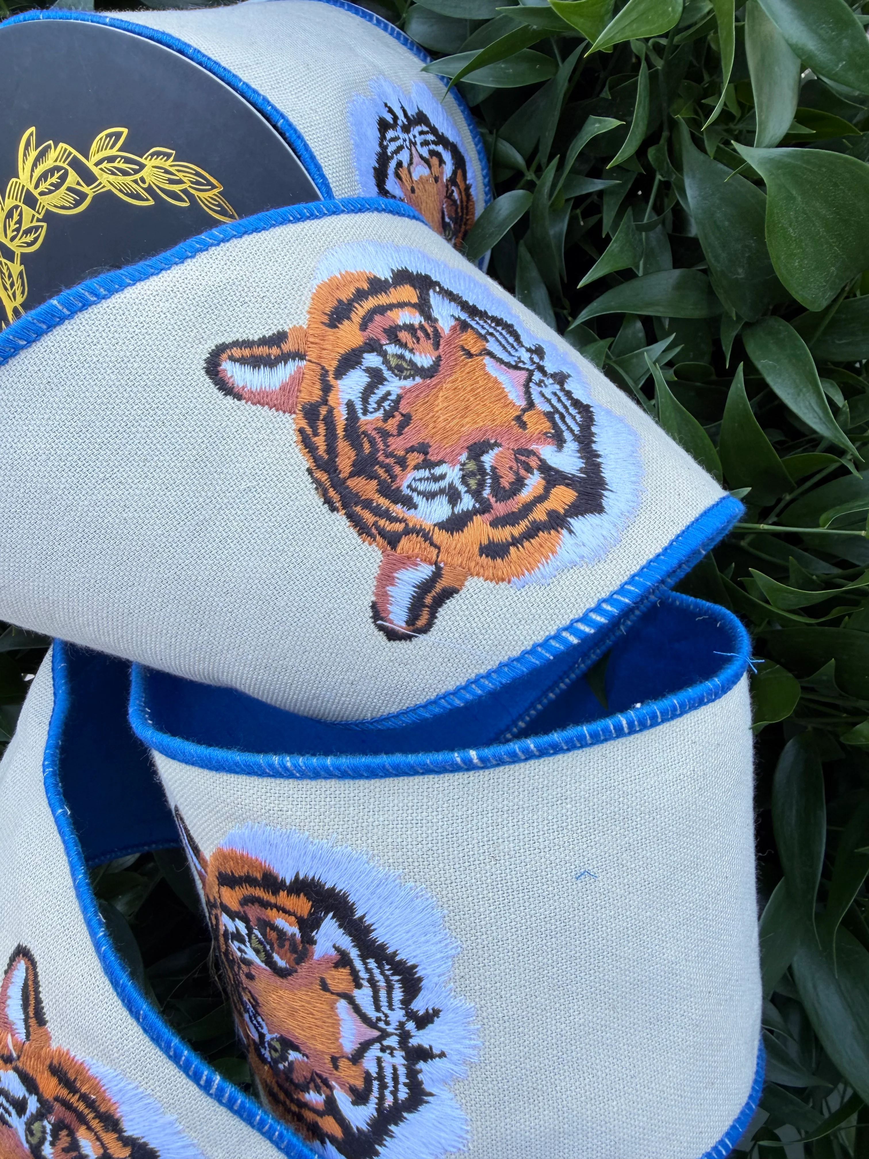 TIGER EMBR CANVAS/DUPION FUSED RIBBON 4"X5YD NAT/BLUE HEAVY WIRED RIBBON - Image 2